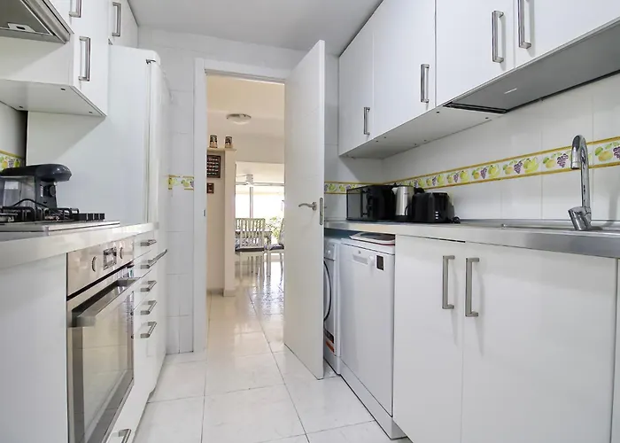 Hauzify I Orquidies * 플라티야 다로